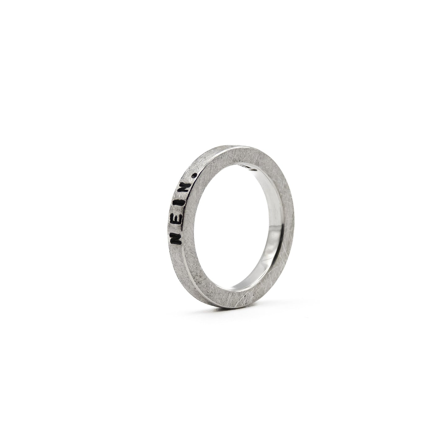 Ring S, Oberfläche "Kalt & Klar", mit seitlicher Gravur: "Nein.".