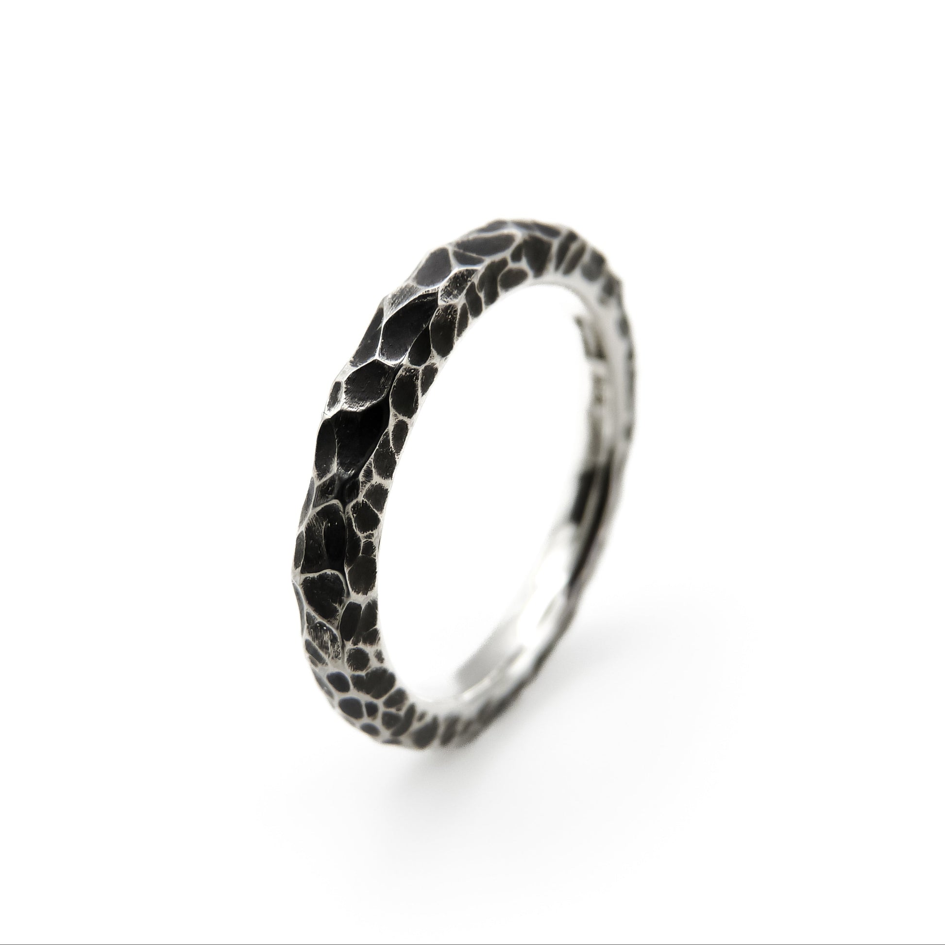 Höhen & Tiefen, 2,5 mm Breite, tief gefräst und patiniert.