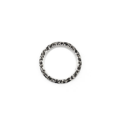 Höhen & Tiefen, 2,5 mm Breite, tief gefräst und patiniert.