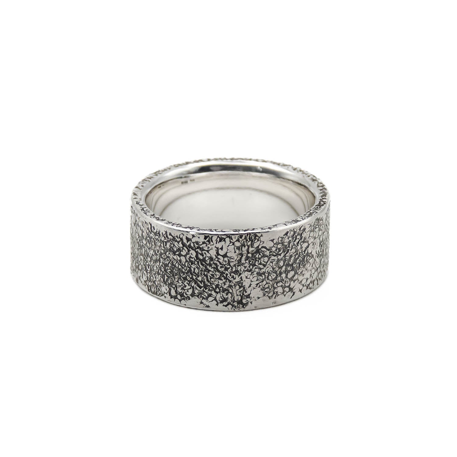 10 mm breiter Unisex Bandring aus 925 Silber mit markanter Oberfläche