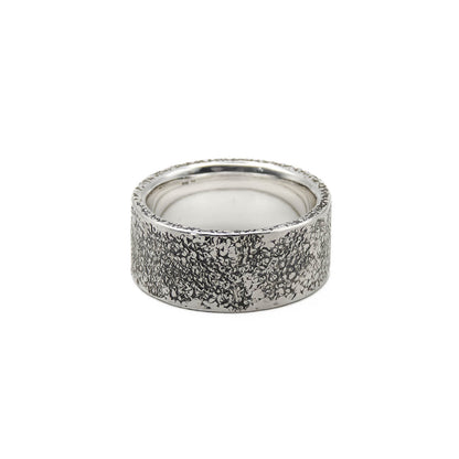 10 mm breiter Unisex Bandring aus 925 Silber mit markanter Oberfläche