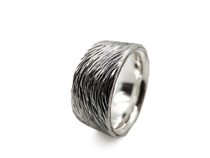 Ausgefallener, breiter 10 mm Ring mit gefräster Wellenstruktur – robuster Unisex-Schmuck für Meeresliebhaber