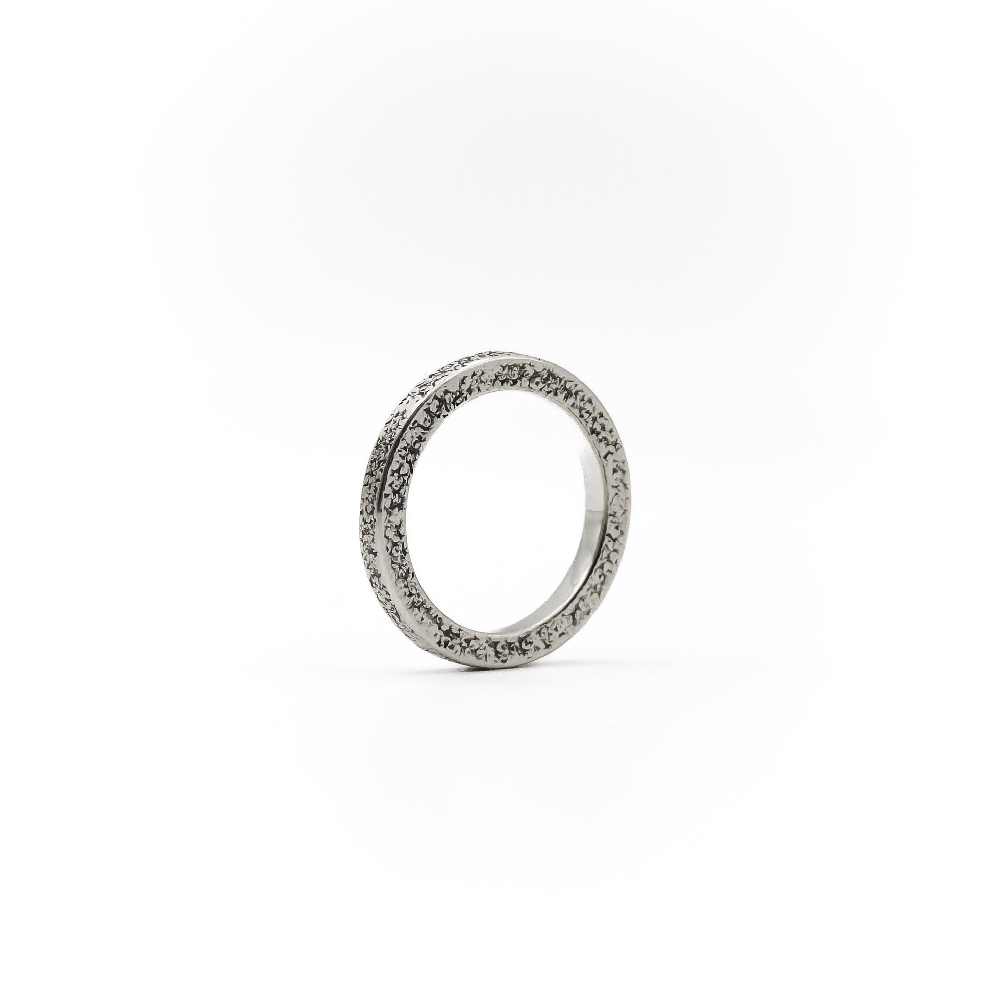 Ring 'Don't push the river' aus 925 Silber Rückseite, natur-inspirierte Oberfläche