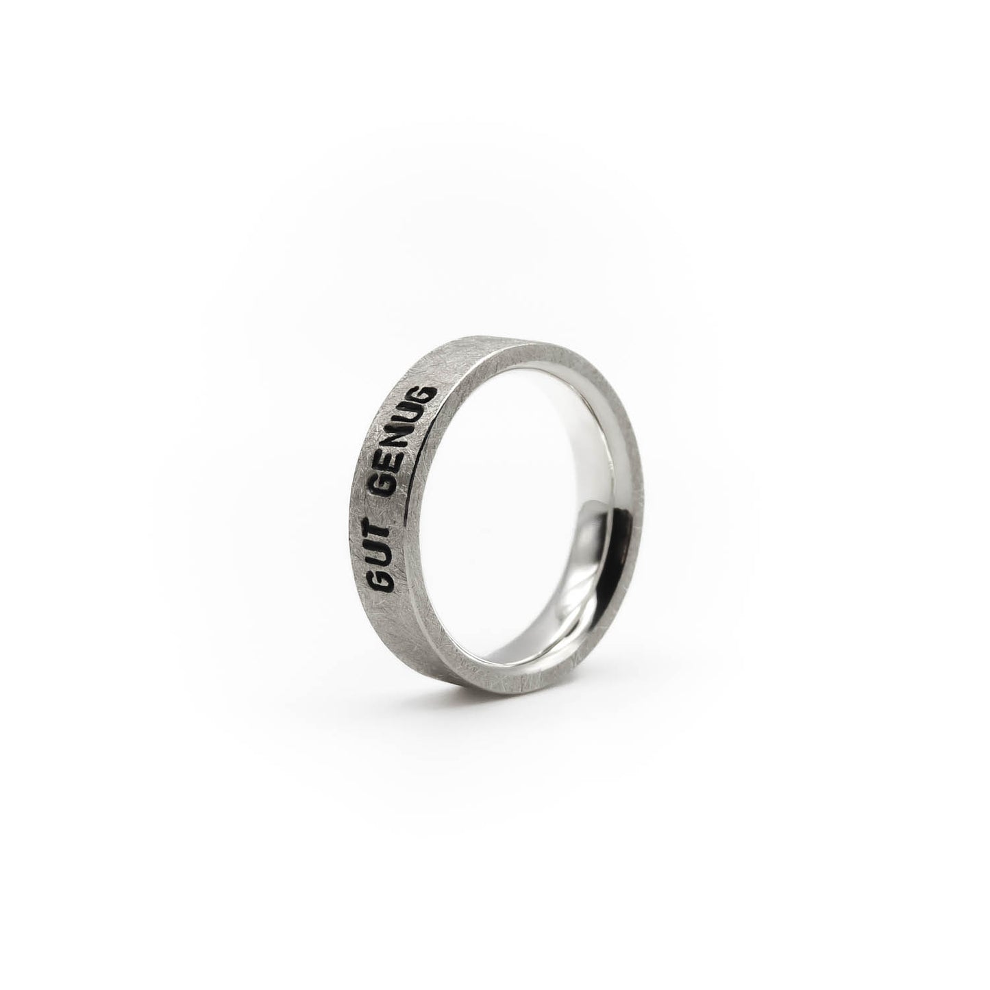 Feministischer Statement-Ring mit der Gravur „GUT GENUG“ aus 925 Sterling Silber, handgeschmiedet in Erlangen