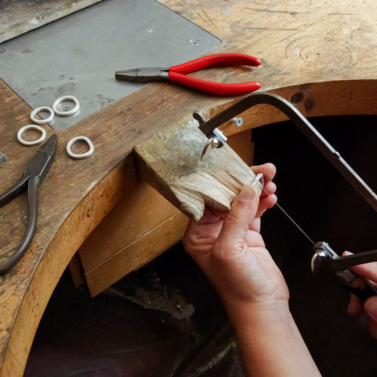 Einblick in unsere Goldschmiede: Die Entstehung der Schwippschwapp-Eheringe – handgefertigt aus einem Guss und nachhaltig produziert für Paare aus Erlangen, Nürnberg und Fürth