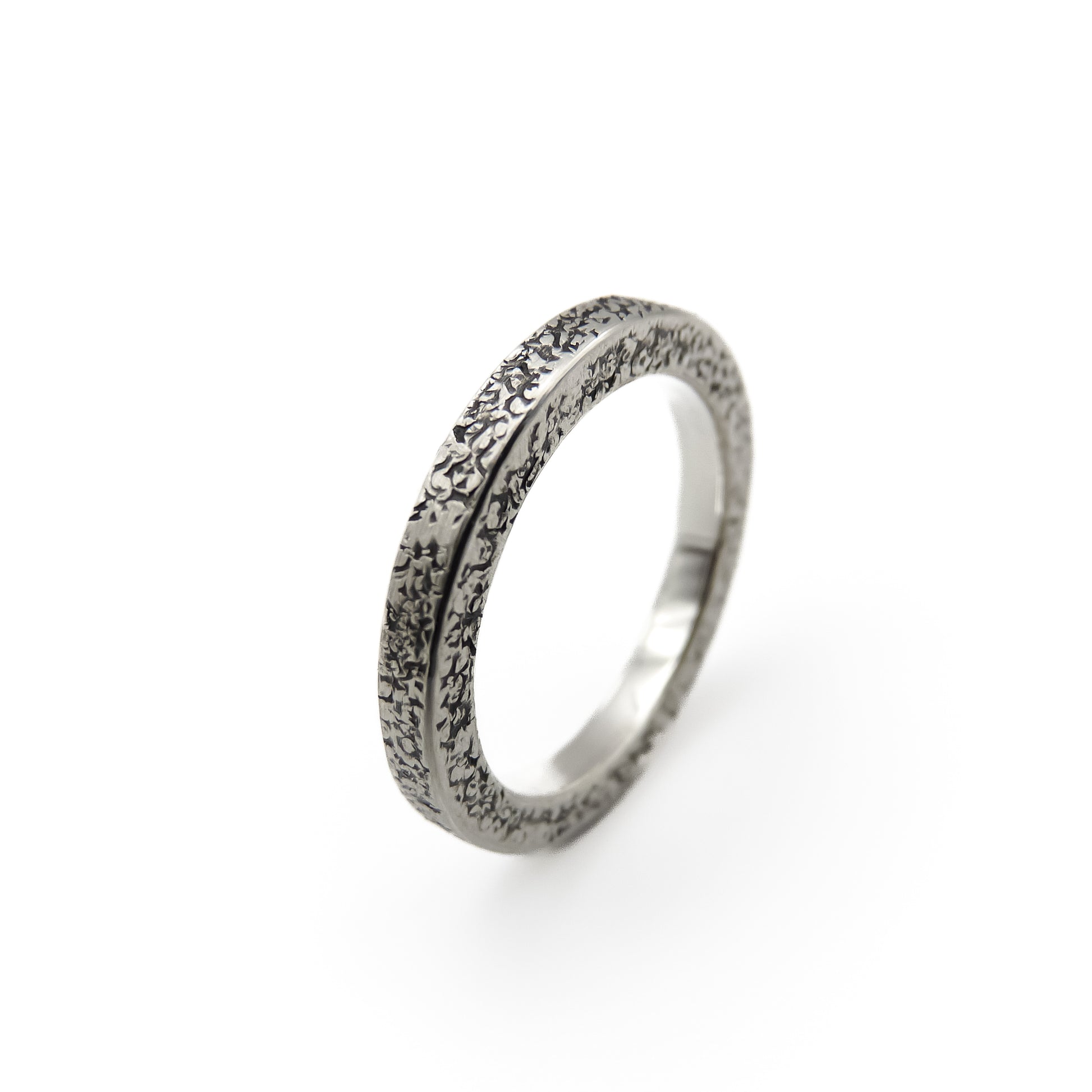 Ring 'Don't push the river' aus 925 Silber, Makro-Ansicht, Natur-inspirierte Oberfläche