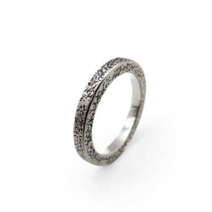 Ring 'Don't push the river' aus 925 Silber, Makro-Ansicht, Natur-inspirierte Oberfläche
