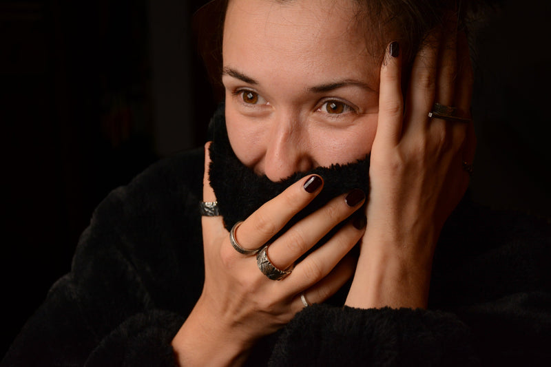ringe an hand