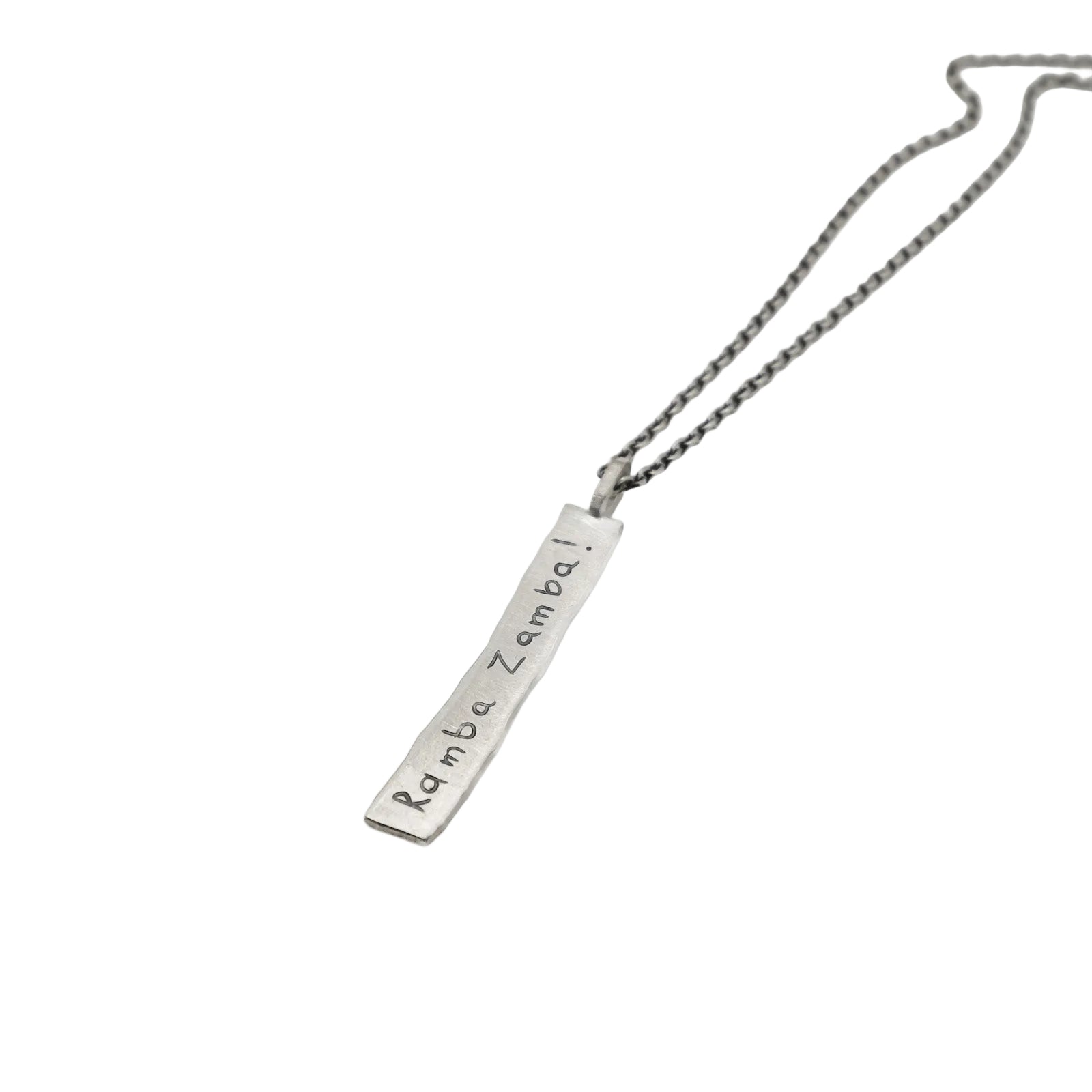 Silberkette mit graviertem Anhänger „Ramba Zamba“ als Geschenkidee für die beste Freundin.
