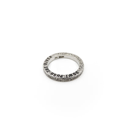 925 Silber Rings 'Don't push the river', punzierte Struktur, liegend.