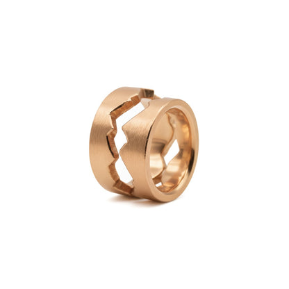 Moderne Partnerringe in Roségold mit ineinandergreifender Silhouette nach Kundenzeichnung; ein Unikat-Schmuckstück für Paare.